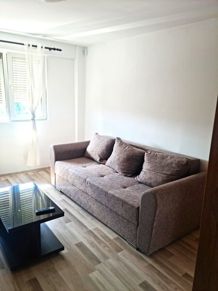 Intrarea Dr. Iacob Felix, Piata Victoriei, apartament cu 2 camere.