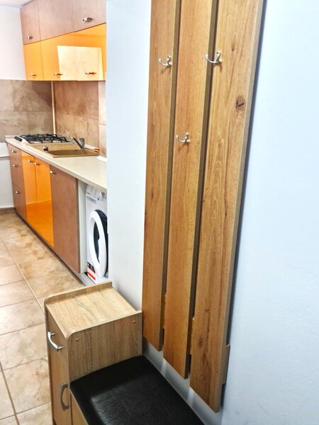 Intrarea Dr. Iacob Felix, Piata Victoriei, apartament cu 2 camere.