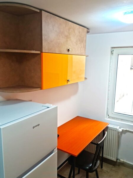 Intrarea Dr. Iacob Felix, Piata Victoriei, apartament cu 2 camere.